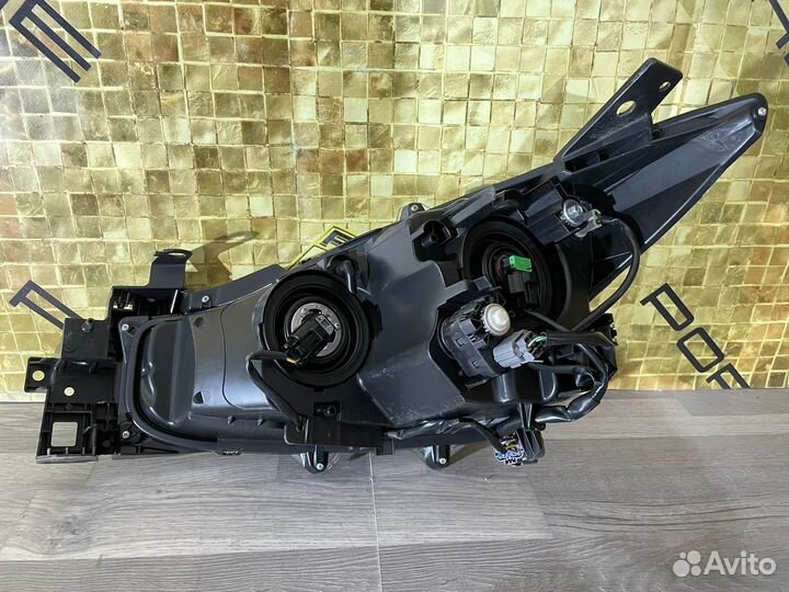 Фара правая на Mazda 3 BM BN Оригинал Новая 16+