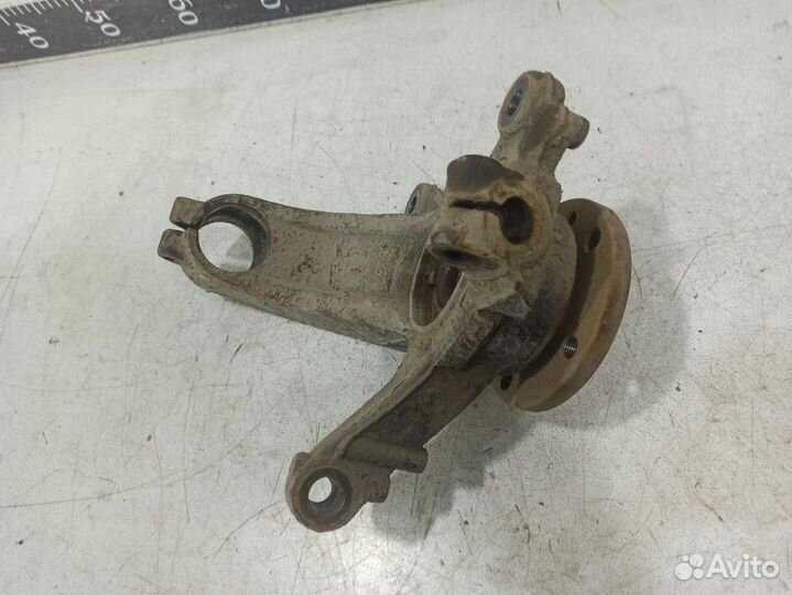 Кулак передний левый