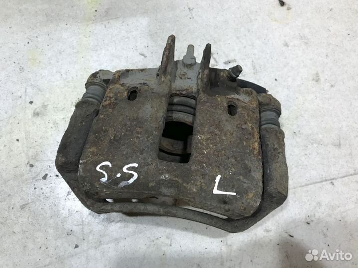 MR249222 Суппорт левый Mitsubishi Spase Star