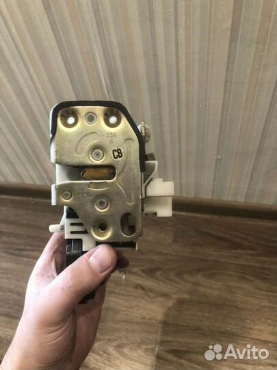 Замок двери Honda Fit GD1