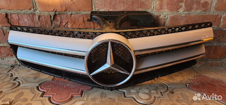 Решётка радиатора Мерседес С207-2010С