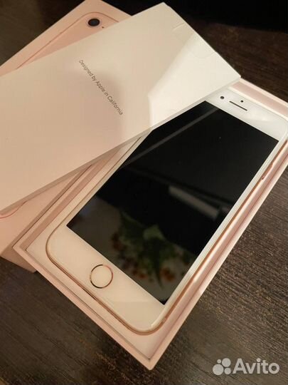 Телефон iPhone 8