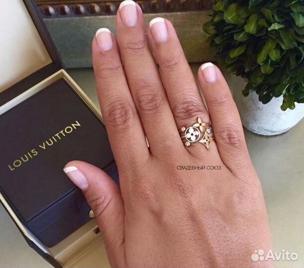 Золотое кольцо с брил. 0.22 ct Louis Vuitton
