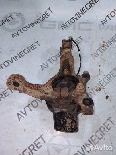 Кулак передний левый Opel Astra H