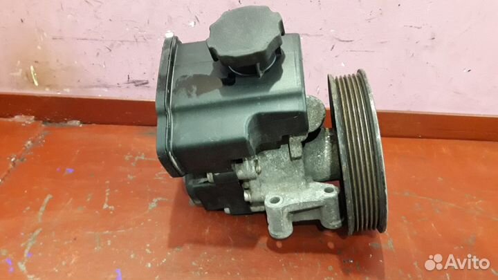 Насос гура Мерседес Вито 639 2.2 CDI