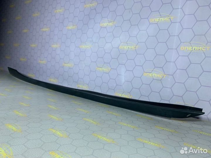 Молдинг лобового стекла правый Opel Zafira A