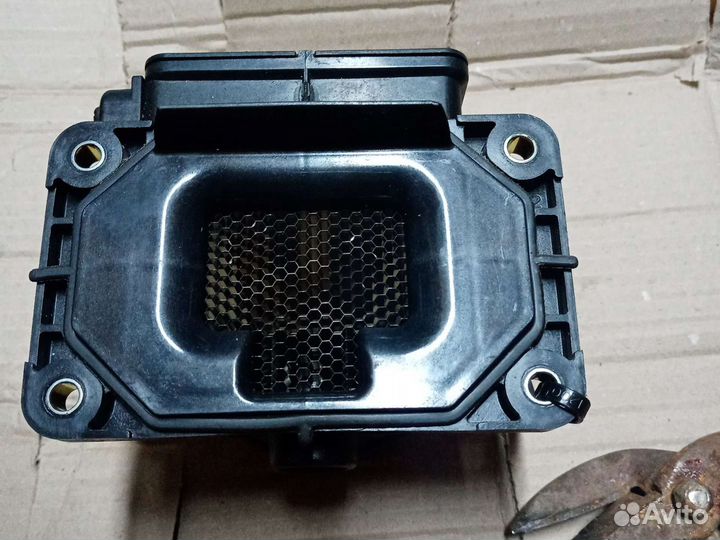 Датчик расхода воздуха Mitsubishi Carisma 4g92