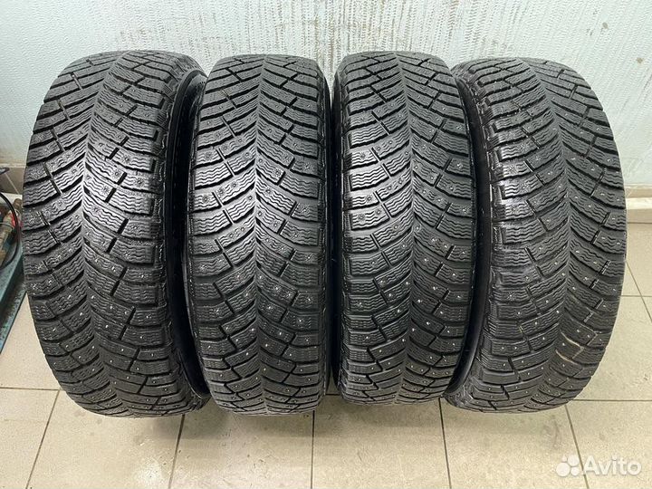 Michelin X-Ice North 4 215/65 R17