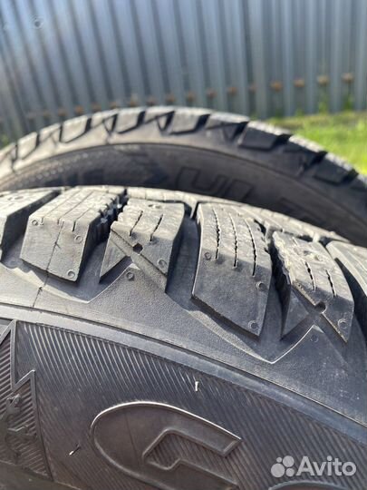 Goodyear Ultragrip 600 215/65 R16 98T