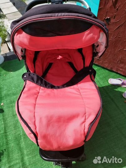 Прогулочная коляска