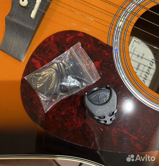 Продаю гитару Naranda DG220BS