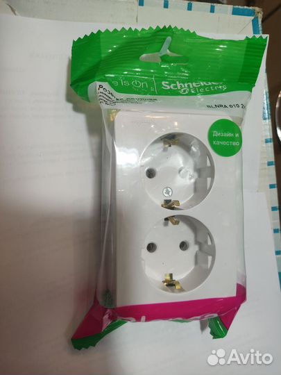 Розетка накладная 2-я с/з и с крышкой