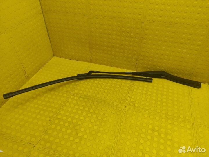 Поводок дворника передний правый Skoda Octavia