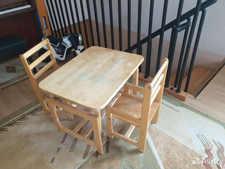 Детский столик со стульчиками