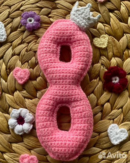 Вязаная цифра 8 декор