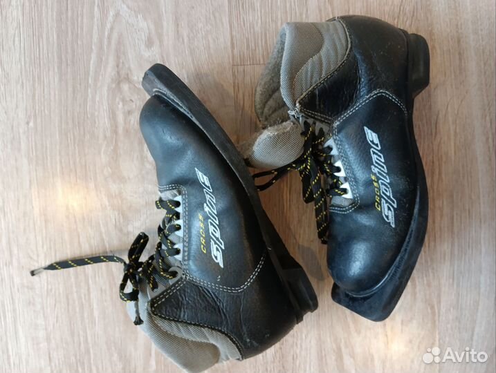 Лыжные ботинки размер 35