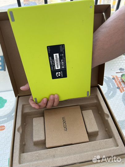 Графический планшет one by wacom medium