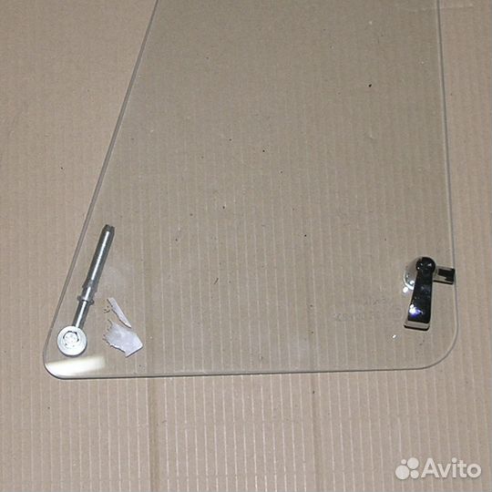 Стекло форточки камаз правое сверленое