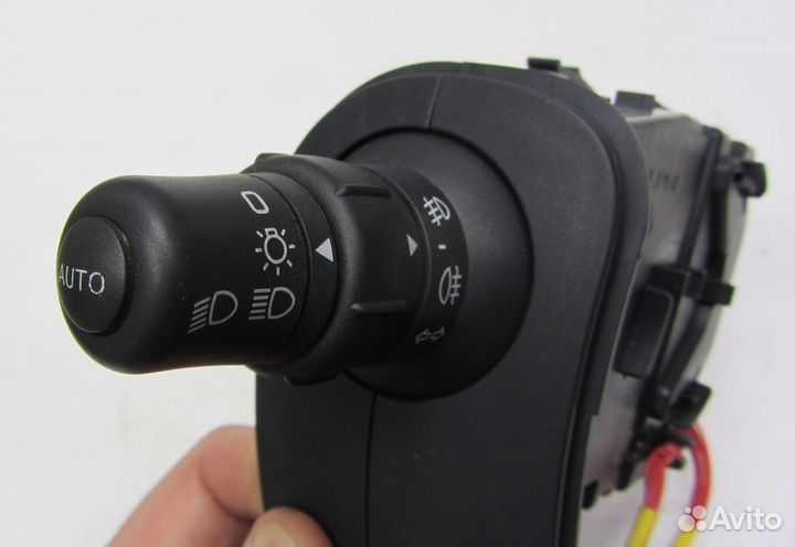 Переключатель левый Renault 8201590638