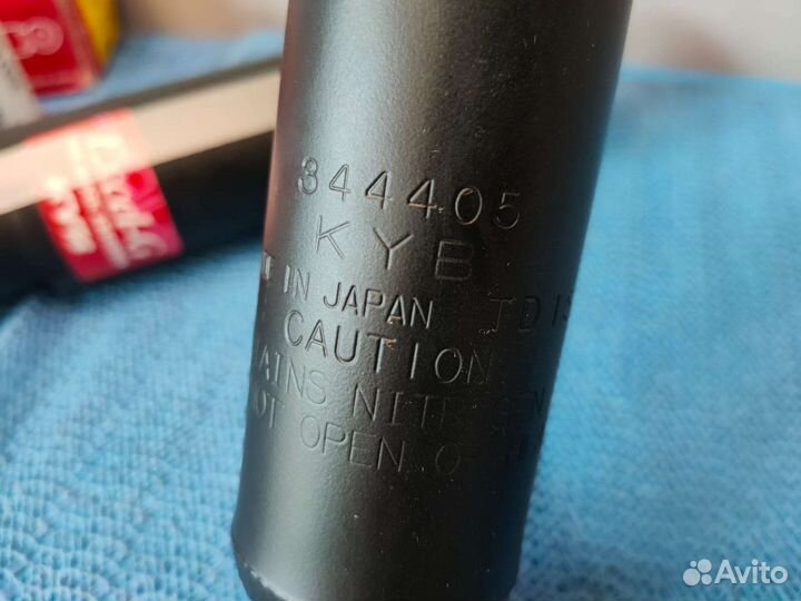 Амортизатор задний Nissan Serena Largo новый