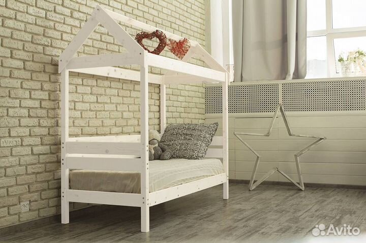 Кровать домик массив сосны