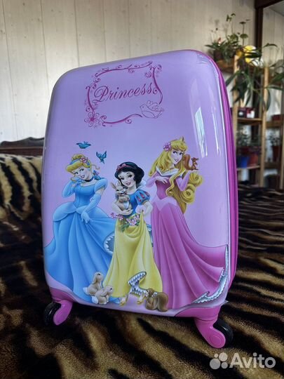 Детский чемодан на колесиках