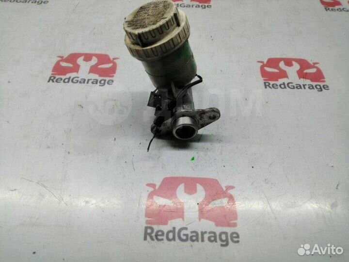 Главный тормозной цилиндр Mitsubishi Pajero V45