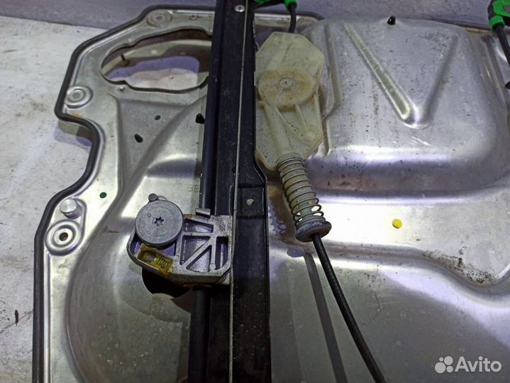 Стеклоподъемник электрический задний правый