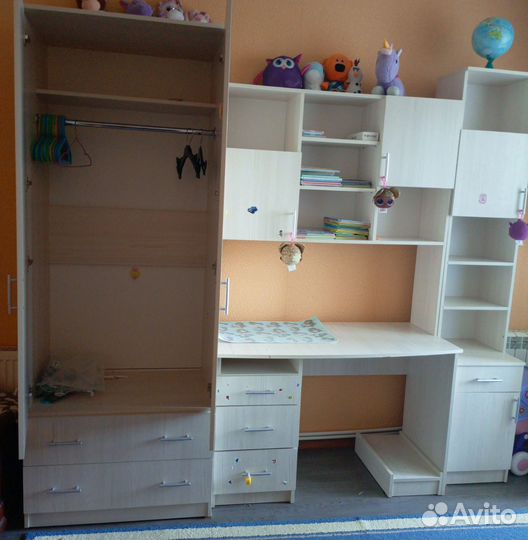 Детская стенка со столом