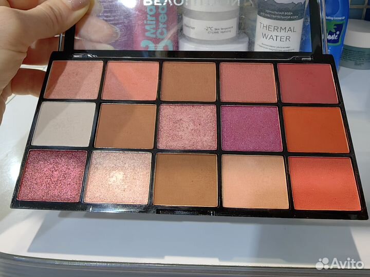 Палитра теней Revolution reloaded