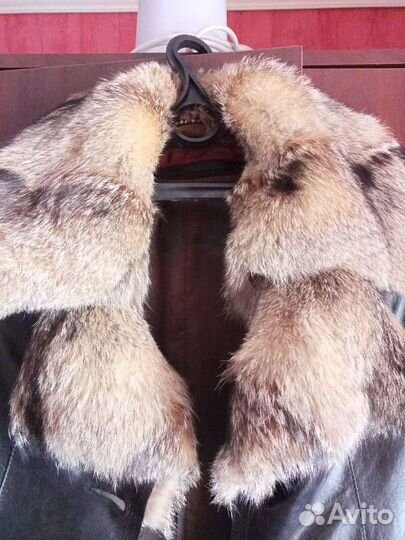 Пальто кожаное женское