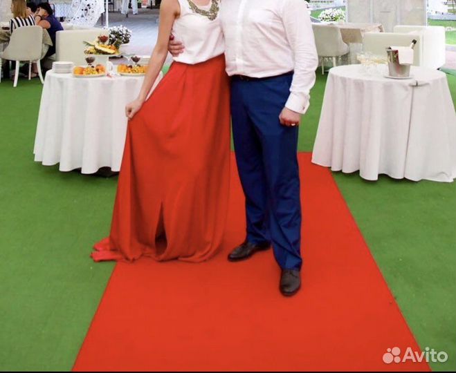 Красная ковровая дорожка + столбики
