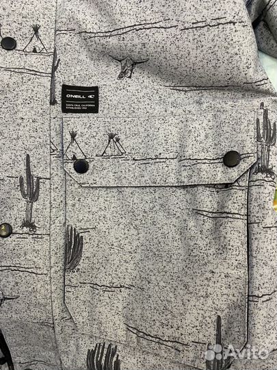 Горнолыжная или сноубордическая куртка