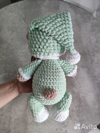 Вязаный медвежонок в пижаме ручная работа