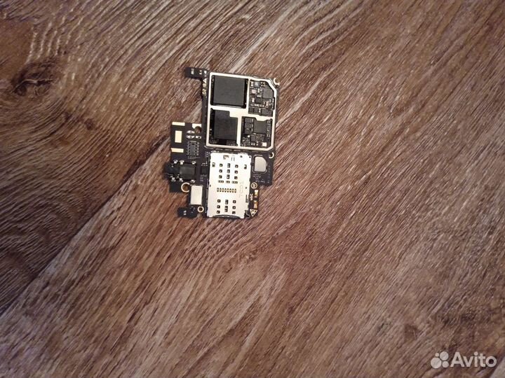 Мобильные телефоны на запчасти