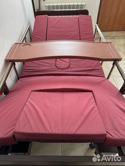 Специальная кровать для лежачих больных