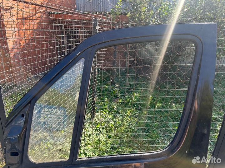 Дверь передняя левая Mercedes Sprinter W906 2.2