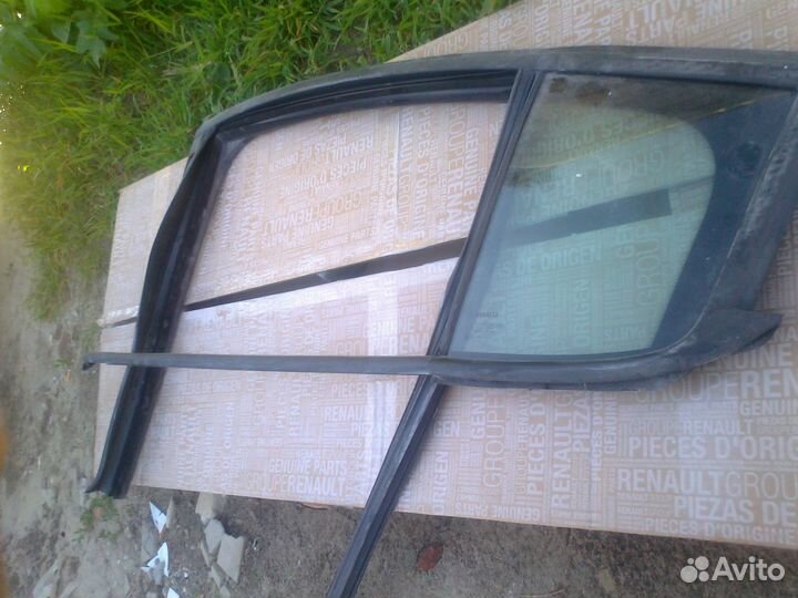 Меган уплотнитель двери задней Левой Megane 3