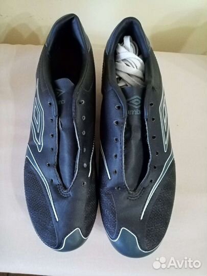 Футбольные бутсы umbro