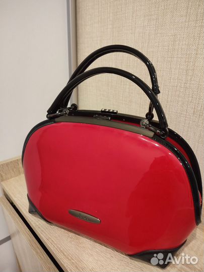 Сумка лаковая