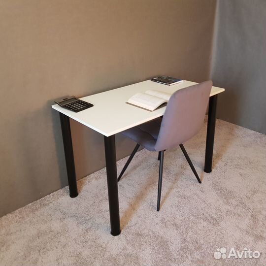 Письменный стол Белый 110*60 см. Черные ножки