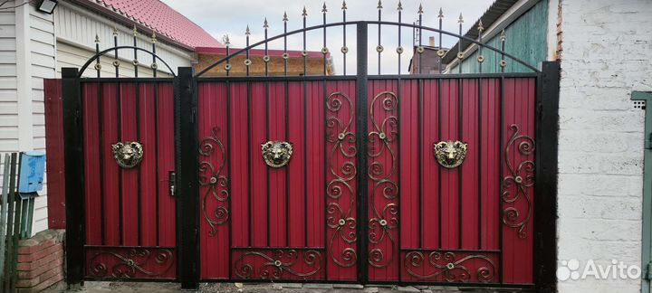 Ворота с элементами ковки