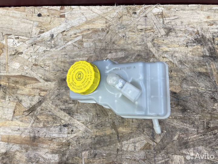 Бачок главного тормозного цилиндра Volkswagen Polo