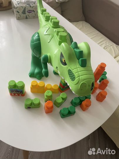 Динозавр с конструктором развивающий