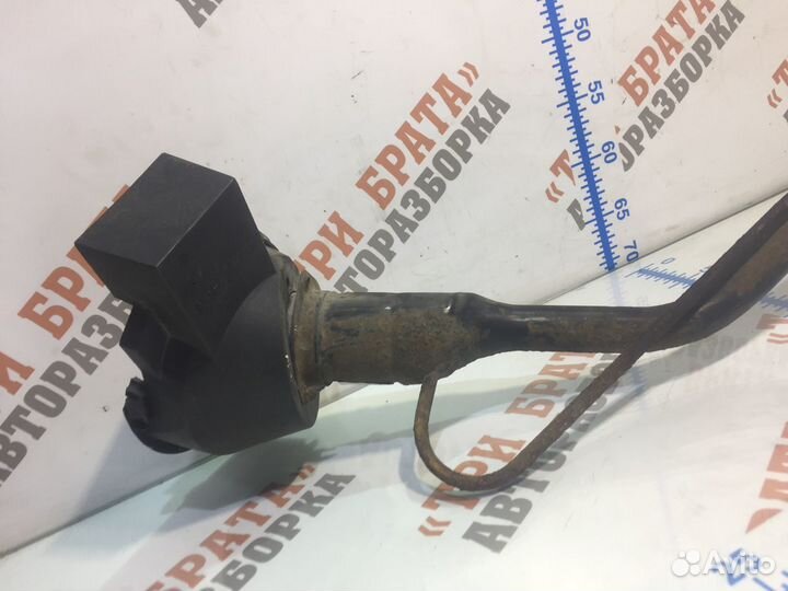 Крайслер 300M Горловина бака