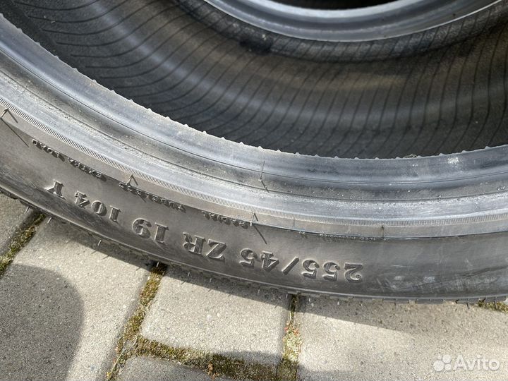 Pirelli P Zero 255/45 R19 104Z