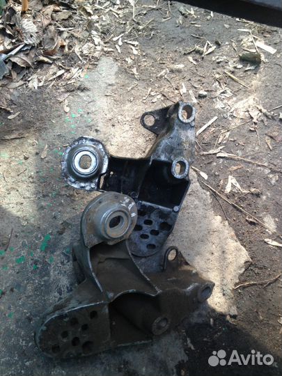 Фольксваген пассат б5 опора двс 4b0199351a