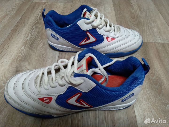 Футзалки/кроссовки/обувь для футбола/бутсы