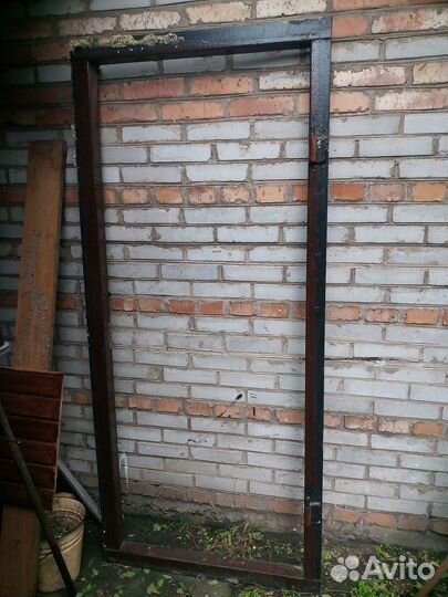 Двери входные - железная и деревянные