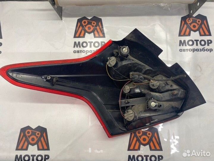 Фонарь задний правый Ford Focus 3 хетчбэк 1.6L